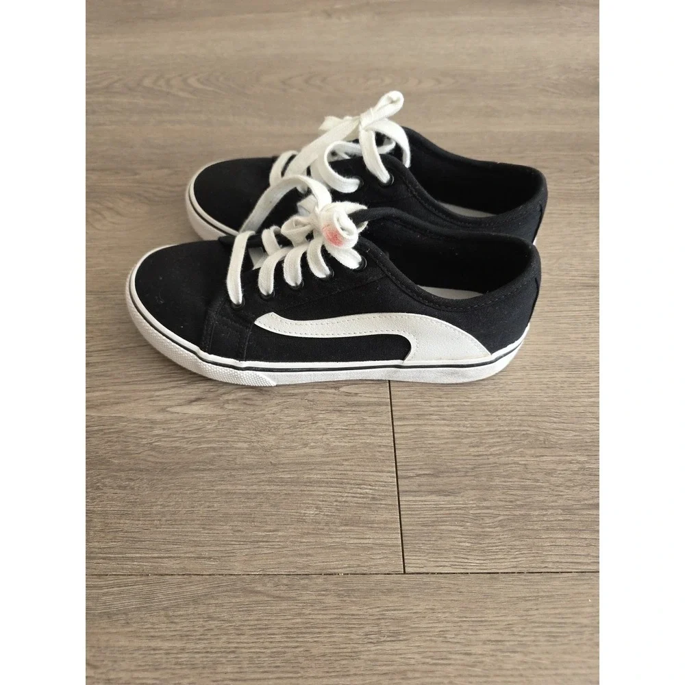 Wonder Nation‎ Canvas Sneakers Youth Size 3 Black White Lace Up Casual Shoes